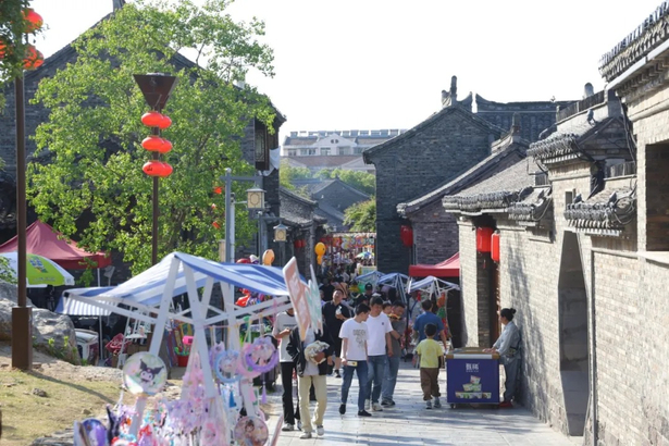 20250503縣領(lǐng)導(dǎo)現(xiàn)場(chǎng)推進(jìn)小麥抗旱、安全生產(chǎn)和重點(diǎn)項(xiàng)目建設(shè)3.jpg