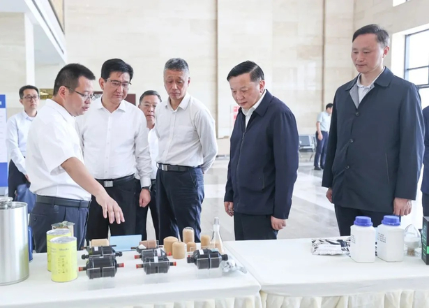 20250519省科技廳來盱調(diào)研凹凸棒石產(chǎn)業(yè)發(fā)展工作1.jpg