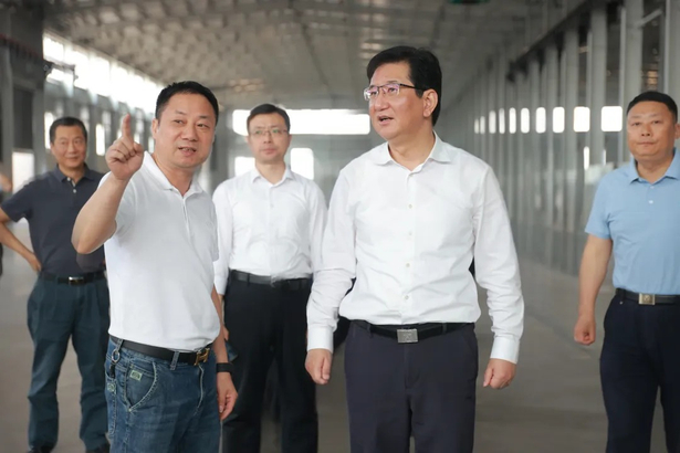 20250524孫志標(biāo)現(xiàn)場(chǎng)推進(jìn)重大項(xiàng)目和科技型項(xiàng)目建設(shè).jpg