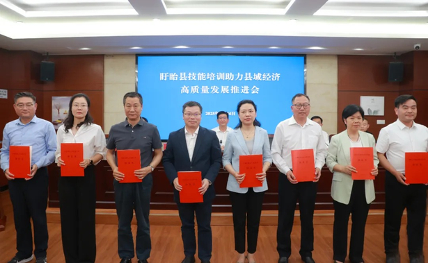 20250524“技能照亮前程”我縣召開技能培訓(xùn)助力縣域經(jīng)濟(jì)高質(zhì)量發(fā)展推進(jìn)會4.jpg